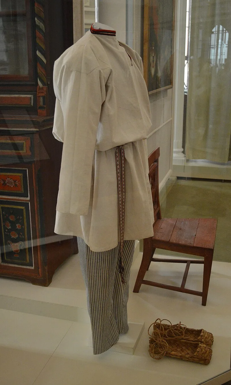 Kosovorotka : chemise traditionnelle russe a col asymetrique, Musee historique de Moscou