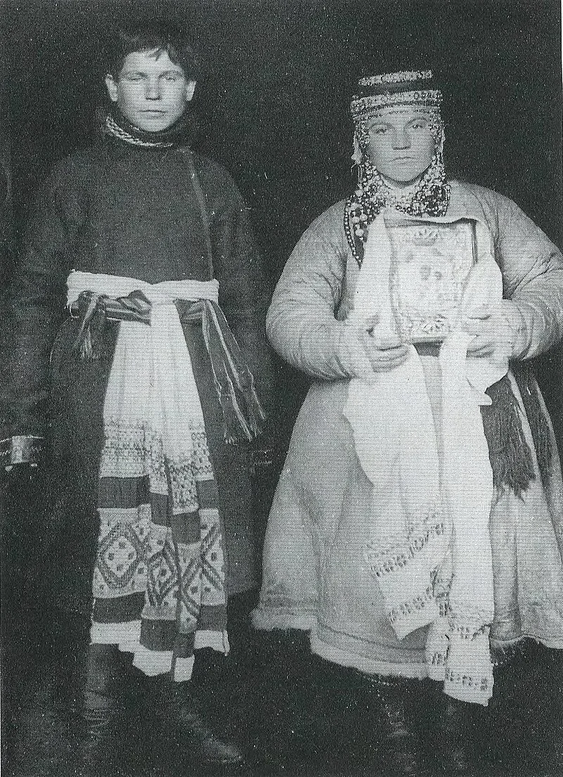 Couple marie en costume traditionnel russe avec rouchnik, region d'Orel, 1908